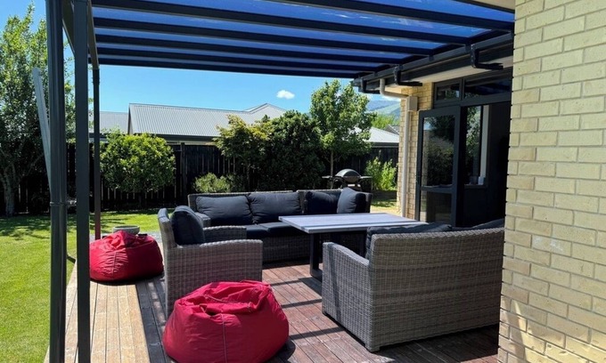 Richmond House | Family friendly comfort, close to shops, pool, and mountain biking trials.