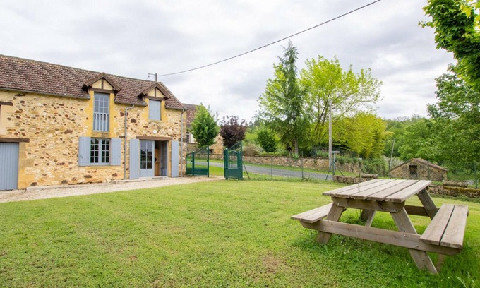 Bouillac Cottage | Family-Friendly Cottage Near Belvès with Garden, Terrace, and Baby Equipment