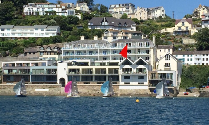 Salcombe Villa | Family friendly five bedroom villa overlooking Salcombe’s beautiful estuary ☀️⛵️🏝️