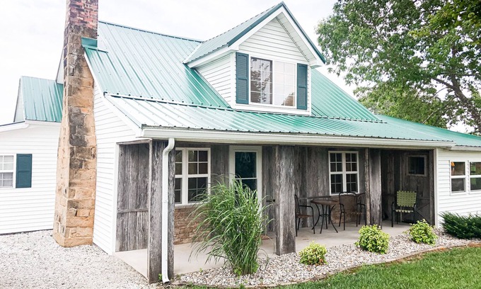 Burkesville Cabin | Family Friendly for all ages!