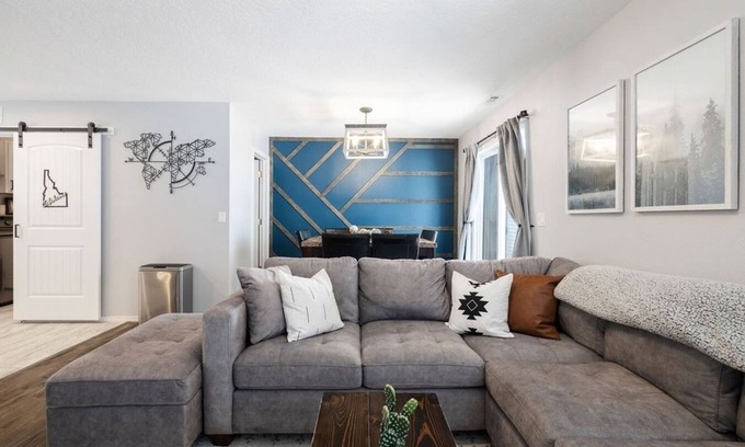 Southwest Ada County Alliance House | Family Friendly- Games- 4 Bdroom- Walk to Park