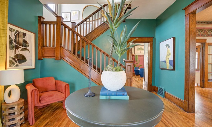 Johnson City House | ✨️Family Friendly Getaway✨️Small or Large Groups Welcome - Eclectic Design Gem!