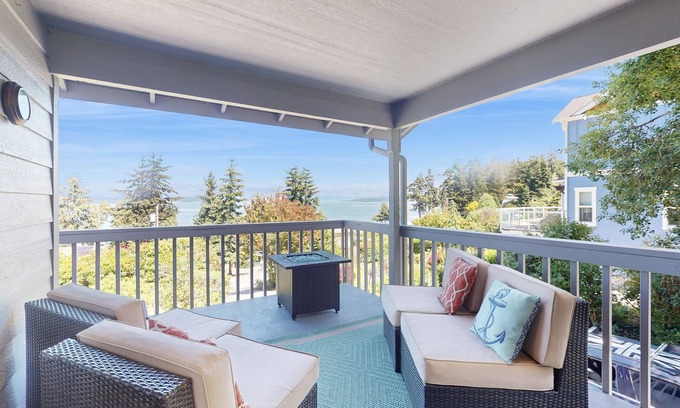 Coupeville House | Family-friendly getaway with deck, gas grill, W/D and wood stove
