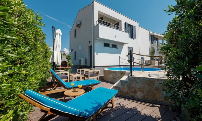 Privlaka House | Family friendly holiday home - great sea view - close to sandy beach - WIFI