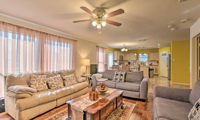 Pasadena House | Family-Friendly Home ~ 12 Mi to Space Center!