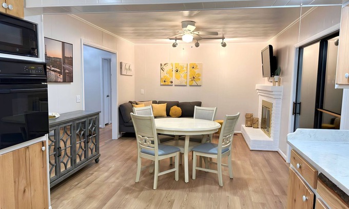 Gainesville House | Family friendly home minutes from the lake