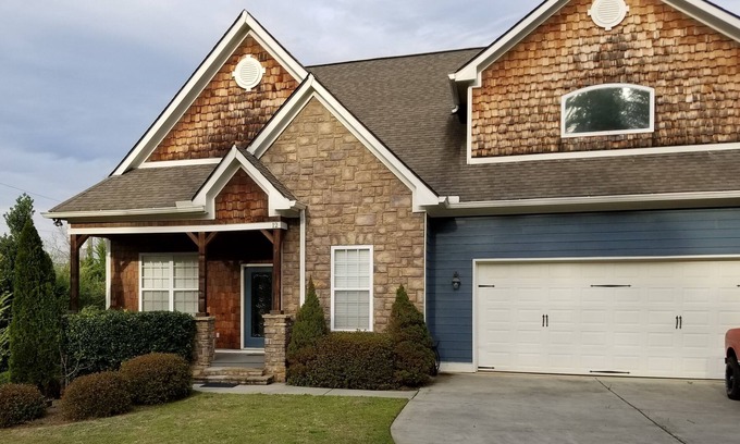 Lavonia House | Family-Friendly Home on Lake Hartwell!