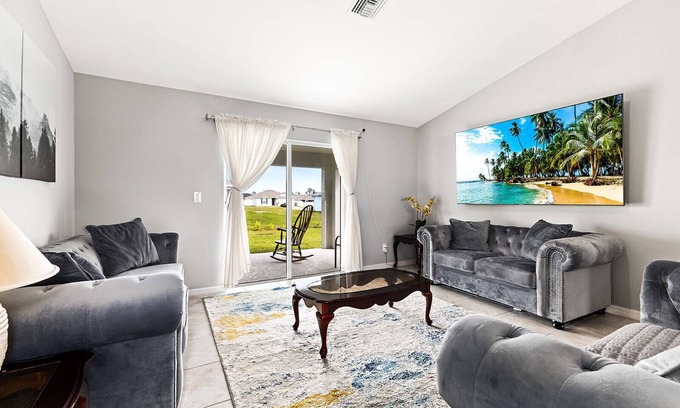 Jacarandas House | Family Friendly Home/BRAND NEW House/Central Location/kitchen essentials/Lanai