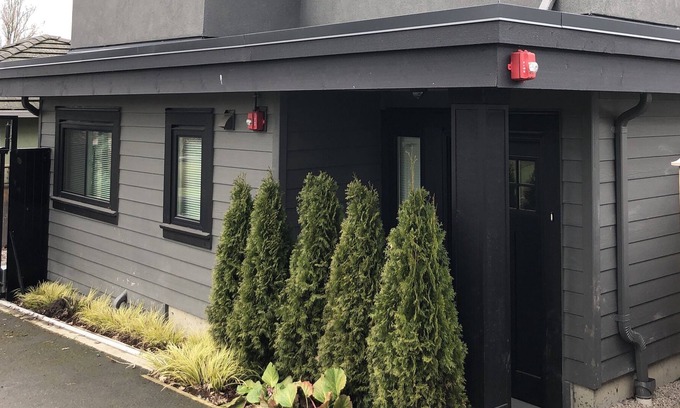 Renfrew-Collingwood House | Family friendly house w/ Park & Mountain View