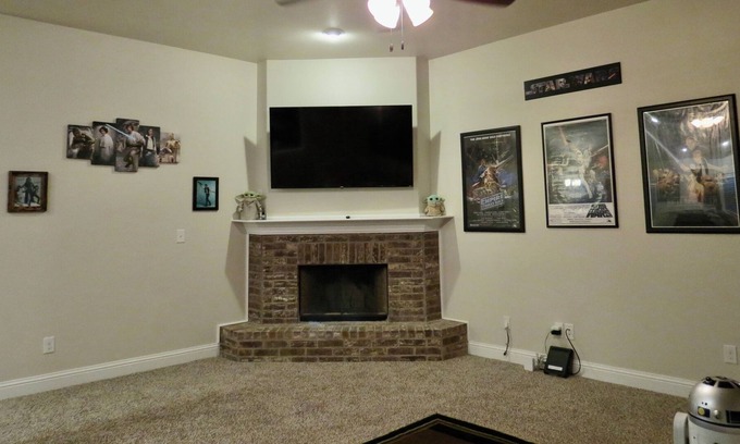 Lubbock House | Family-friendly house with unique decoration like Hollywood! close to Texas Tech