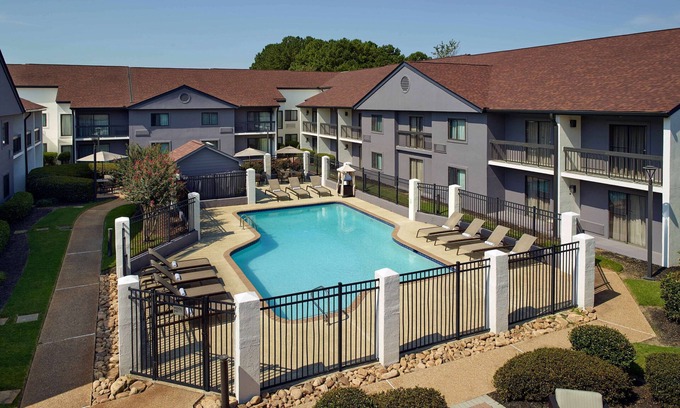Norcross Hotel | Family-friendly King Stay! Pool, & Gym Access | Pets Allowed, Free Parking!