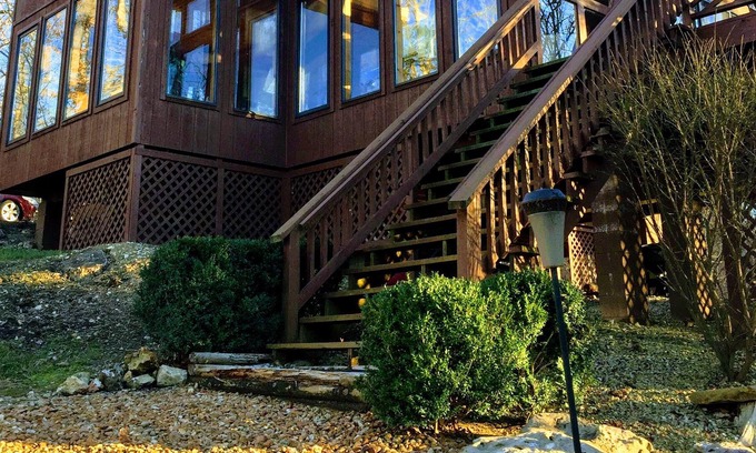 Innsbrook Ski Chalet | Family friendly lakefront chalet!