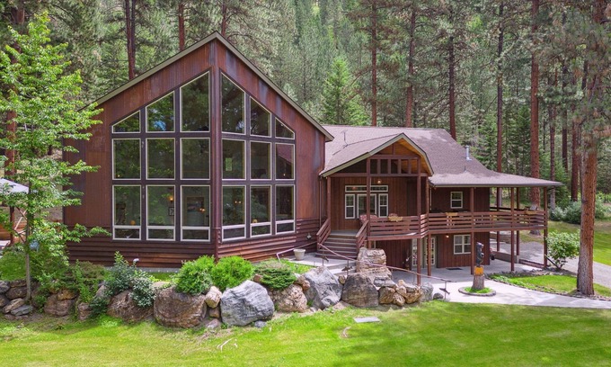 Superior Cabin | Family friendly lodge just west of Missoula