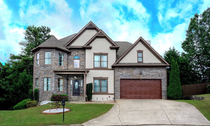 Town Center House | Family Friendly Mansion- Off of Barrett Pkw Costco I-75