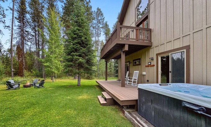 Donnelly Cabin | Family-Friendly, Mountain Views and Hot Tub