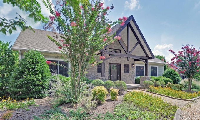Clarkesville House | Family Friendly Retreat on Lake Burton- Sleeps 12