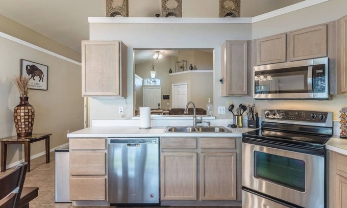 Windwood Bay House | Family-Friendly Retreat ~8 miles to Disney World