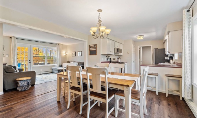 Ithaca House | Family Friendly Retreat Close to Cornell & Ithaca. 6bedrooms 3 baths.