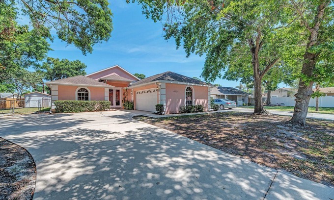 Lake Sarasota House | Family-Friendly Retreat: 2 Primary Bedrooms each with Ensuites
