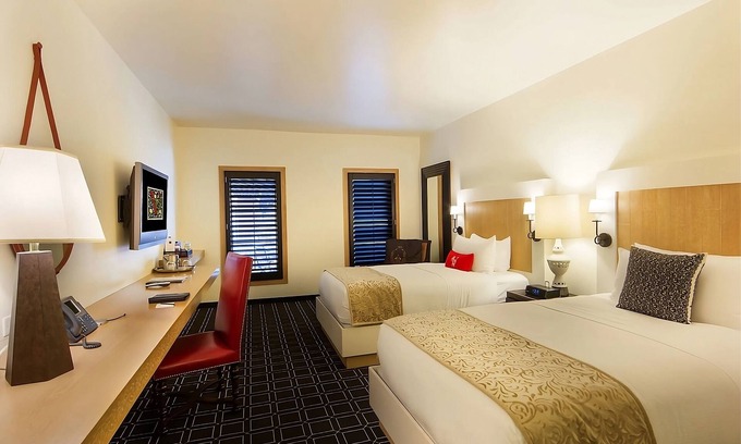 San Jose Hotel | Family-friendly Room in Silicon Valley! Free Parking & Seasonal Outdoor Pool!