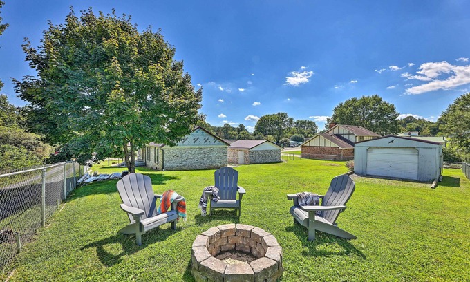 Summerlee House | Family-Friendly Sanctuary: BBQ, Patio & Yard