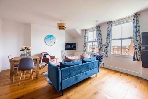 Cromer Apartment | Family-Friendly Seaside Gem: King and Twin