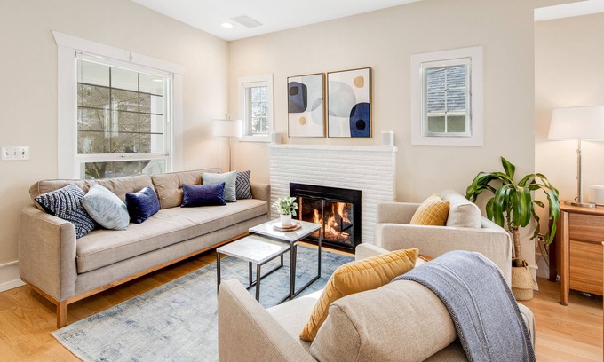 Phinney Ridge House | Family-Friendly Seattle Home w/ High-Speed WiFi & Washer/Dryer - Work Remotely!