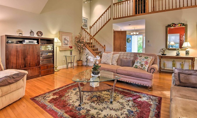 Bushkill House | Family Friendly, Spacious, Tranquil Pocono Home ~ Hike + Ski +Golf!