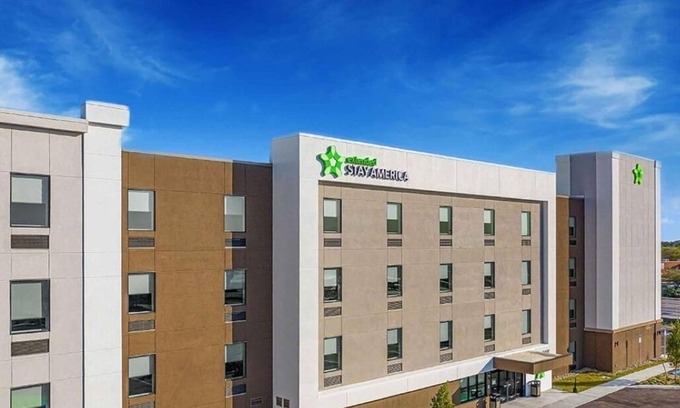 Sparks Hotel | Family-Friendly Suite Near Shopping & Dining Options
