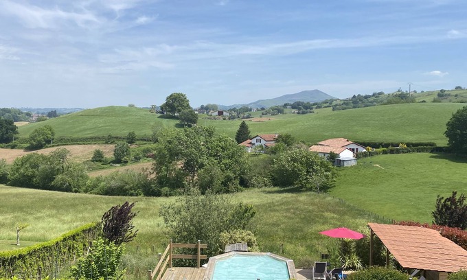 Espelette House | Family Friendly, Swimming pool, Air conditioned, Quiet, Pastoral