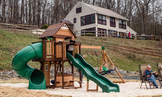 Lynchburg House | "Family-Friendly Retreat Near Downtown Lynchburg and Liberty"