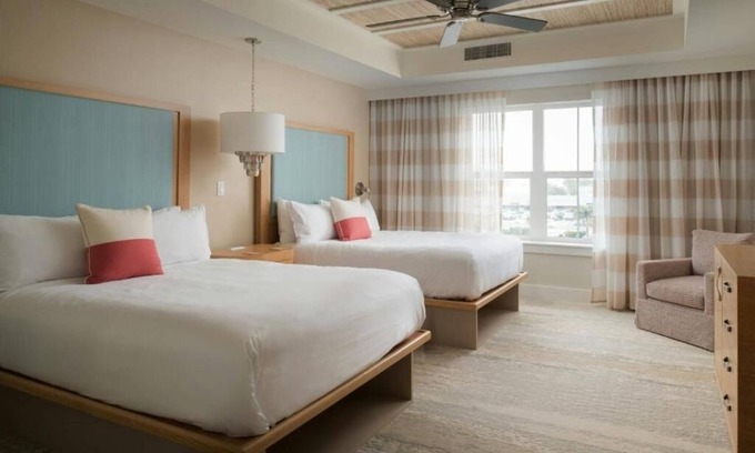 Holmes Beach Hotel | Family-Friendly 2BR Villa w/Water Views + Relaxing Vibes
