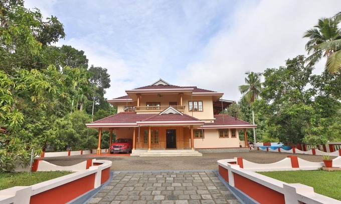 Kuttattukulam Villa | Family-friendly villa with relaxing pool in Ernakulam