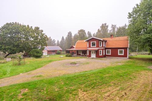 Katrineholm Villa | Family Friendly Villa near the Water