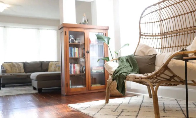 New Albany House | Family Friendly! Walkable to downtown shops. Backyard playhouse and fire pit!
