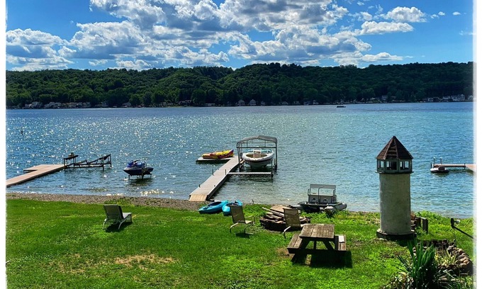 Scottsburg House | Family friendly waterfront property