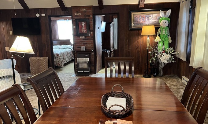 Highland Lakes Cottage | Family/friends - 5 min walk lake and sports courts - 10 min drive Mountain Creek