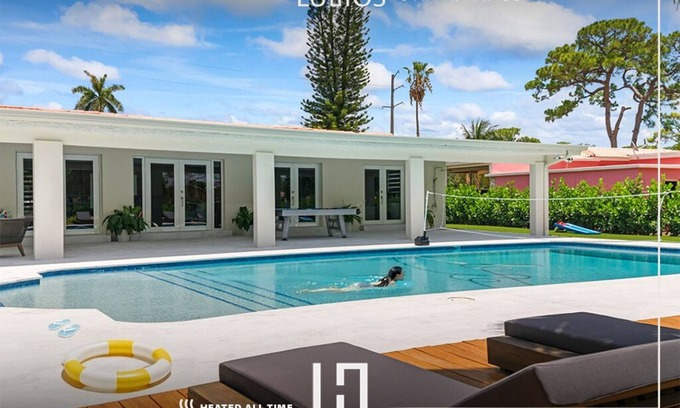 Miami Gardens House | Family Fun House w/Pool, Games, Sports & BBQ