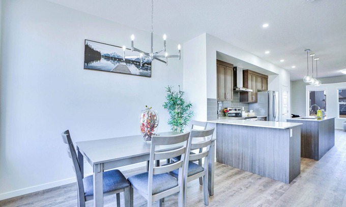 Calgary House | Family Fun House: Wi-Fi & More!