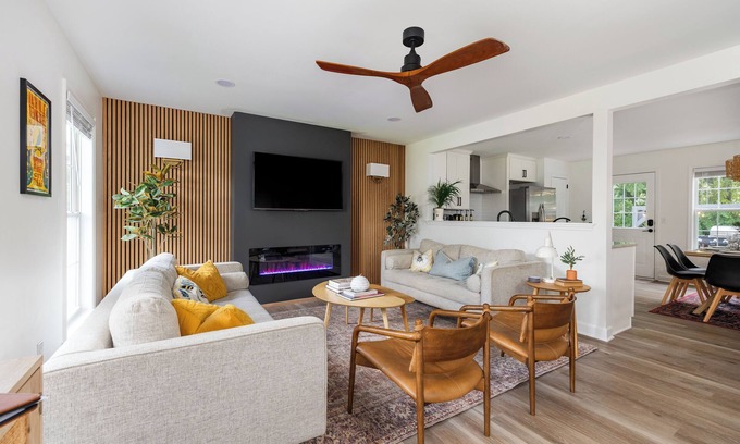 Thompson's Station House | Family FUN! Luxury Touches, Mini Golf, Firepit, Fully Loaded