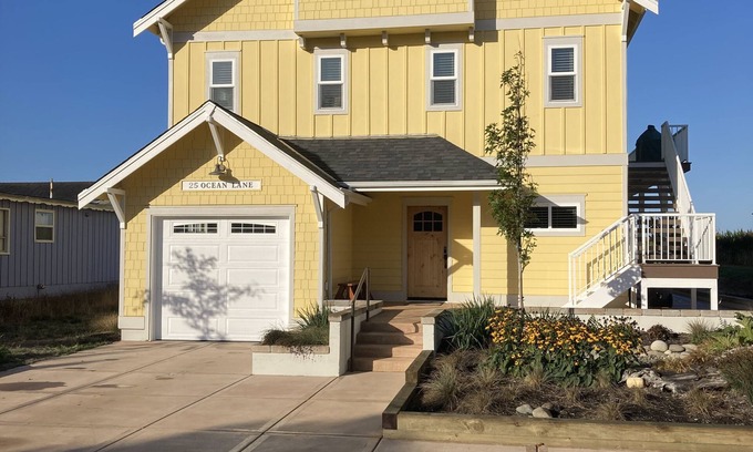 Copalis Beach House | Family Fun Near Ocean Shores—Hot Tub, Elevator & Easy Dune Walk to Beach