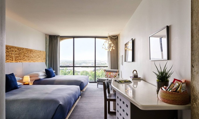 Congress Avenue Historic District Hotel | Family Fun & Relaxation, City Oasis, Ideal Locale Awaits, 3 Pet-Friendly Units!