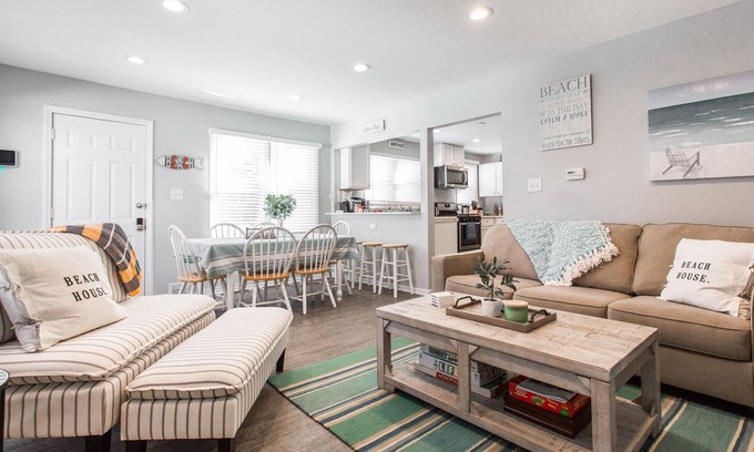 Fox Lake House | Family "Funcation" ★ 3 King Beds ★ Chain O Lakes