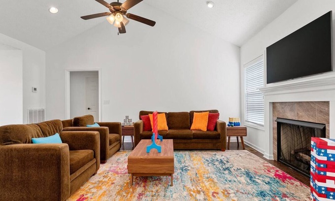 Bowling Green House | Family Game Nite | 3 Bedroom Home Bowling Green KY