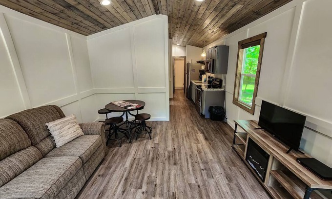 Guntersville Apartment | Family Get Away Tiny House Cabin with Bunk Room+Pet Friendly! Lake Guntersville