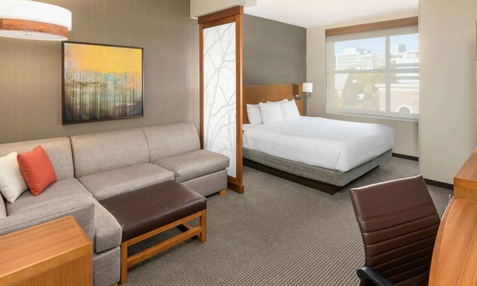 Greenville Downtown Apartment | Family Getaway! 2 Queen Beds w/Indoor Pool and Gym Access, Downtown Views!
