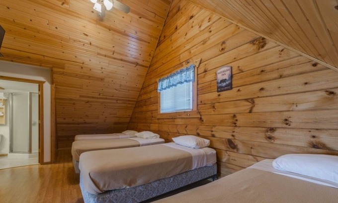 Warrens House | Family Getaway Lodge with Playground and Water Park! Near Wetherby Cranberry