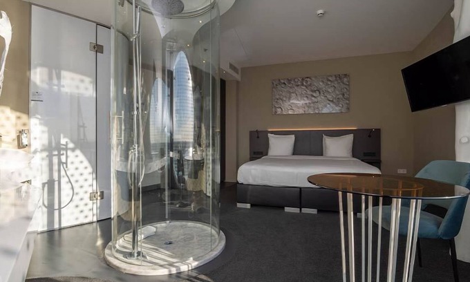 Zuidoost Hotel | Family Getaway near local attractions, Canal tour, Golf & Nature nearby