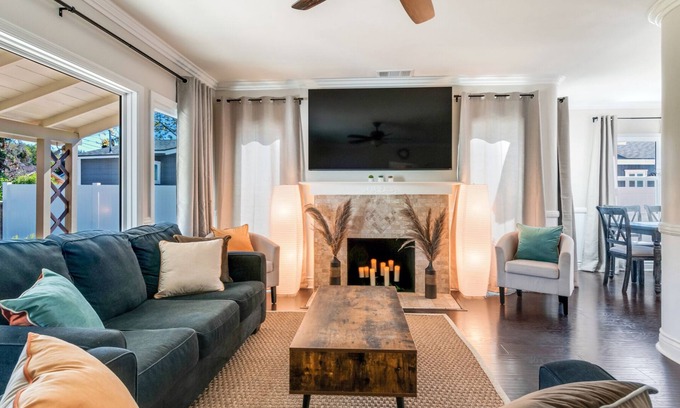 Riverside House | *Family Getaways* Charming Pool Home by Downtown