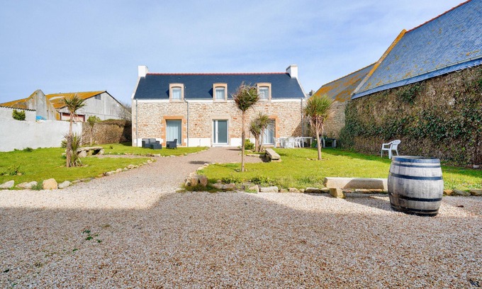 Saint-Guenole House | Family gîte for 14, 400m from the beach